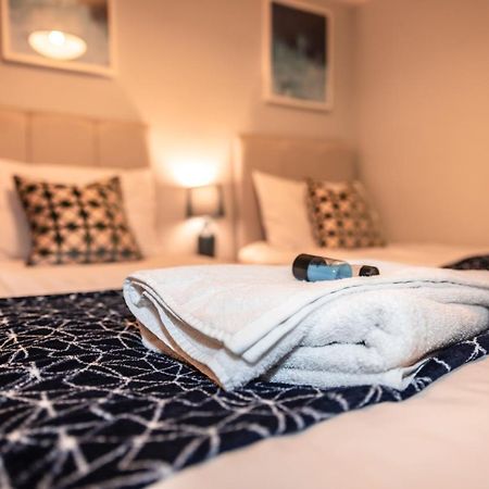 Best Price! Perfect Gunwharf Accommodation - 5 Single Beds Or Kingsize Free Parking 포츠머스 외부 사진
