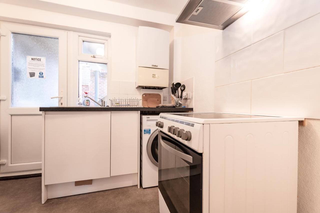 Best Price! Perfect Gunwharf Accommodation - 5 Single Beds Or Kingsize Free Parking 포츠머스 외부 사진