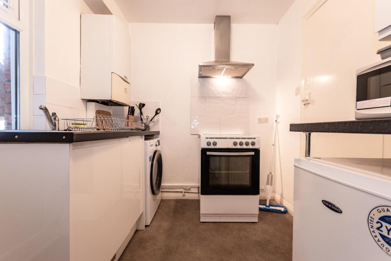 Best Price! Perfect Gunwharf Accommodation - 5 Single Beds Or Kingsize Free Parking 포츠머스 외부 사진