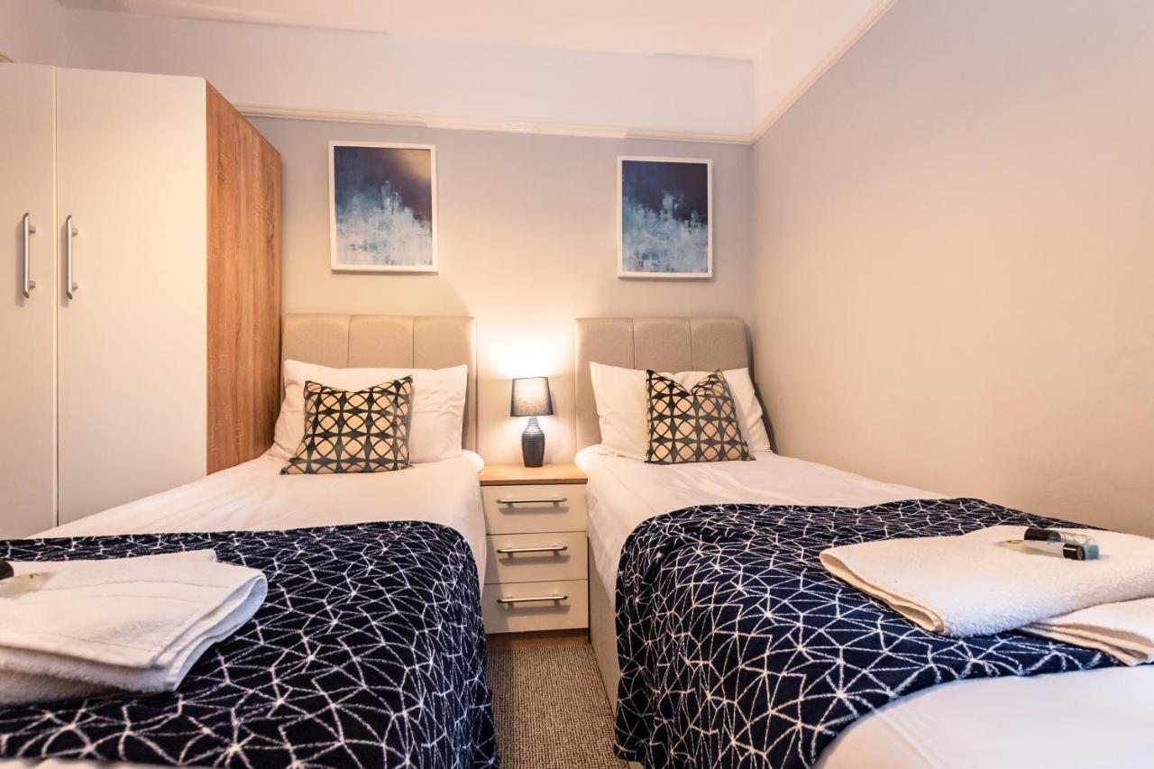 Best Price! Perfect Gunwharf Accommodation - 5 Single Beds Or Kingsize Free Parking 포츠머스 외부 사진